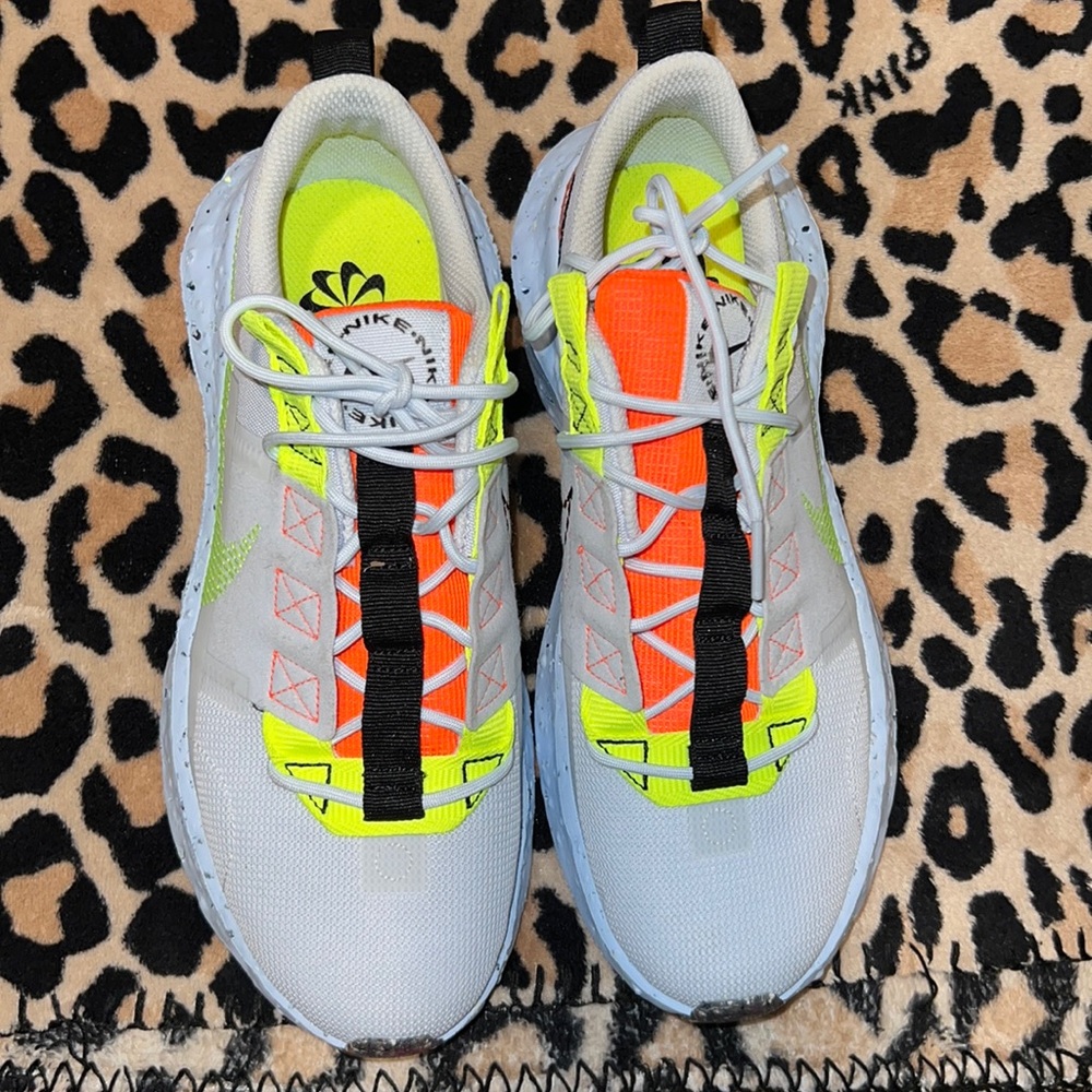 Women’s Nike neon gray orange, with a black stripe in front of the shoe laces